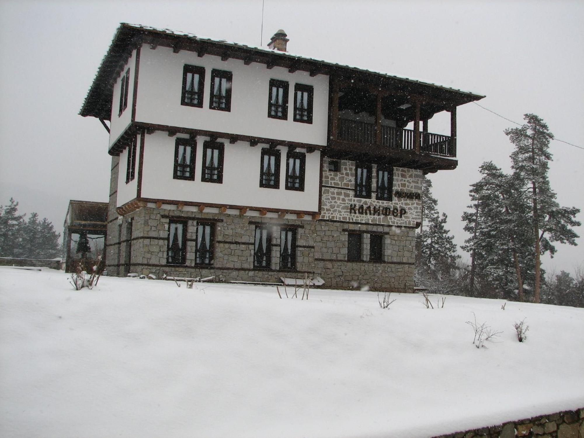 Family Hotel Kalifer Калофер Екстер'єр фото